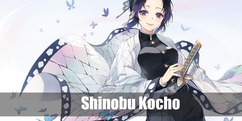  Shinobu Kocho’s costume is a purple-tinted top and pants, a white butterfly wing-patterned haori jacket and kyahan leg wraps, tabi socks, anime clog shoes, and butterfly accessories on her hair.