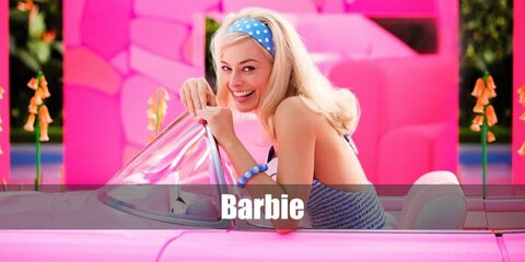  Barbie’s costume is a retro bodysuit, hot pink biker shorts, yellow pads, a sun visor, and yellow roller skates for her first outfit, and a hot pink vest, hot pink flare pants, a white cowgirl hat, and a pink scarf for her second outfit.