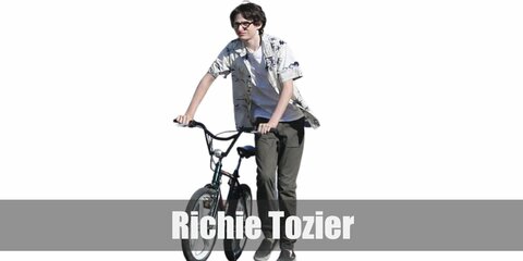  Richie Tozier’s costume is a plain white tee underneath a Hawaiian shirt which he leaves open, green chino pants, black skate shoes, and his trademark thick-rimmed glasses.
