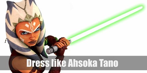  Ahsoka Tano prefers clothing that allows for great freedom of movement. She wears a red turtleneck dress, black leggings with triangular cut-outs at the side, red boots, and several arm bands. She is also known for her distinct white and blue headdress.  