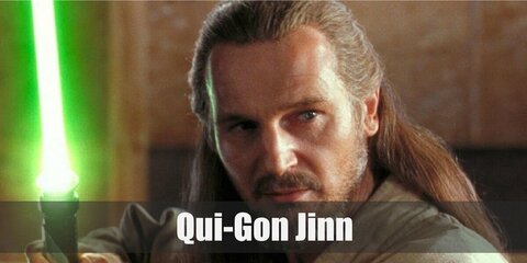  Qui-Gon Jinn’s costume is the simple garb of the Jedi which is composed of a light tunic, brown loose pants, a Jedi holster belt, and brown robes.