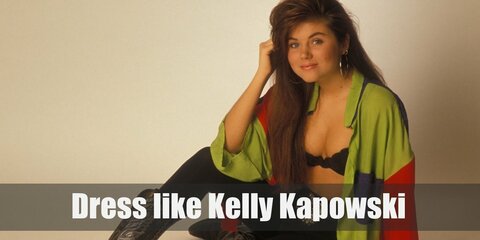 Kelly Kapowski costume features just a sweatshirt and jeans, however, white sneakers and large hoop earrings give the look a little more variety and substance.