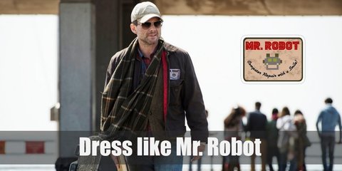 Speaking of Mr. Robot’s outfit, his drifter-like outfit seems pretty natural, considering his illegal acts. His non-striking look is characterized by numerous pieces of worn, sometimes even dirty clothes.